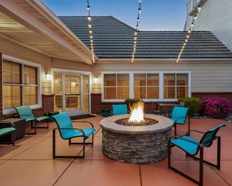 Residence Inn by Marriott Roseville - Roseville - Patio