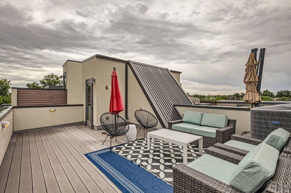 Upscale Townhome w/ Stunning Rooftop Views - דנבר - מרפסת