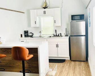 Charming Cozy Unique Tiny Home • Homestead, Fl - Homestead - Kitchen