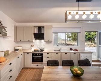 Galata Watermill Cottage - Nicosia - Kitchen