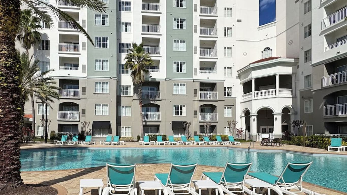 The Point Hotel & Suites