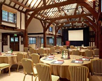 Sunday Box Hill Burford Bridge Hotel - Dorking - Ресторан
