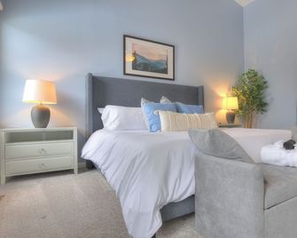 Spacious 5-bedroom House, Hot Tub, Firepit, Game Rooms, Theater Room and More! - Decatur - Slaapkamer