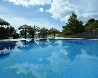 Nakou Village - Koutsounára - Piscina