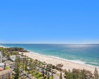 Burleigh Surf Apartments - Burleigh Heads - Beach
