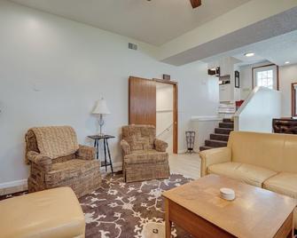 Spacious Minneapolis Home Rental 8 Mi to Downtown - Minneapólis - Sala de estar