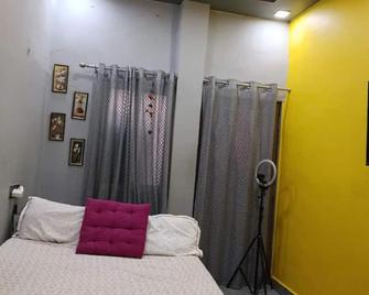 Charming 1-bedroom building in beautiful Prayagraj with WiFi - Prayagraj - Habitación