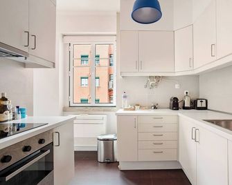Flattered to be in Lisboa - Lisbon - Kitchen