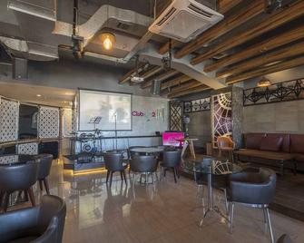 Aswin Hotel And Spa Makassar - Makassar - Oleskelutila
