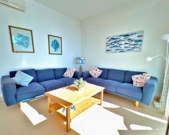 SKOL 933 Fantastic two bedrooms on the 9th floor with amazing sea views - Marbella - Stue