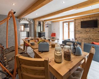 Maison10p Orelle/val Thorens en Plein Coeur des Montagnes :ski Rando Vélo Lacs - Orelle - Sala de jantar