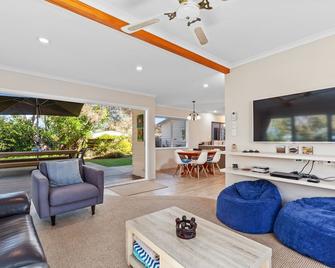 Sandy Feet - Papamoa Beach Holiday Home - Papamoa - Sufragerie