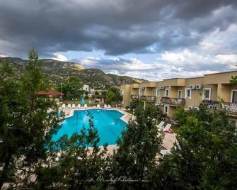 Samdan Thermal Hotel - Karahayit - Piscina