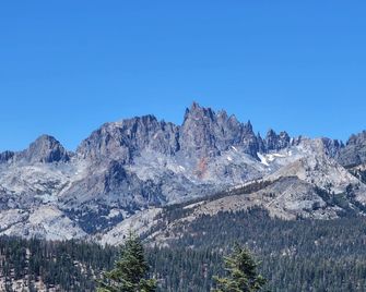 Cinnamon Bear Inn - Mammoth Lakes