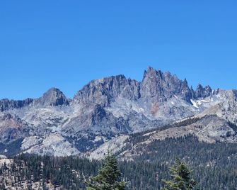 Cinnamon Bear Inn - Mammoth Lakes