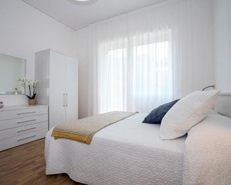 Angelina Apartments Amalfi Coast - Maiori - Schlafzimmer