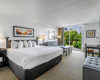The Ridge Hotel - Lake Geneva - Bedroom