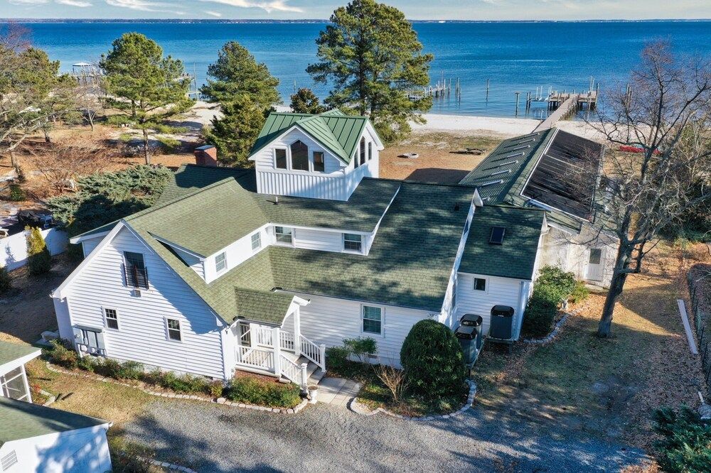 Year-Round River Escape with Beach & Indoor Heated Pool, Hot Tub and more!