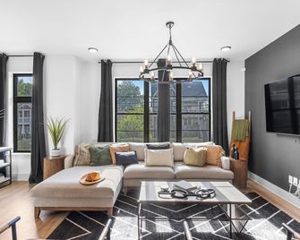 Skyline Soundhouse Rooftop Deck & Game Room Near East Nashville & Broadway - Nashville - Sala de estar