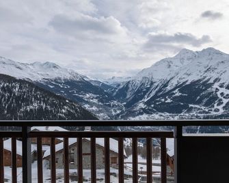 Mgm Hôtels & Résidences - Hôtel Alpen Lodge - Montvalezan - Balcony