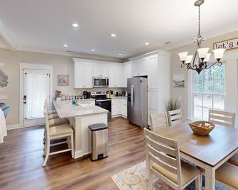 Explore Nature in this 3BR Home Near Pine Mountain - Cartersville - Restaurant