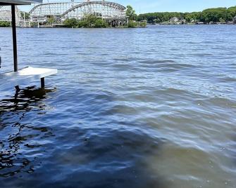 Spacious Lakefront House, Walkable to Indiana Beach - Monticello - Pláž