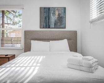 Stay Near Old Town by Rebl|Spa|Fire Pit|Cornhole - Cottonwood - Bedroom