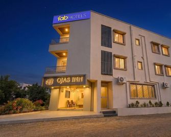 Fabhotel Ojas Inn - Talegaon Dābhāde - Building
