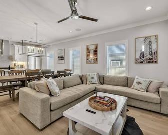 Nashville - 426 E Iris Dr Units 101 & 102 - Combo - Nashville - Living room