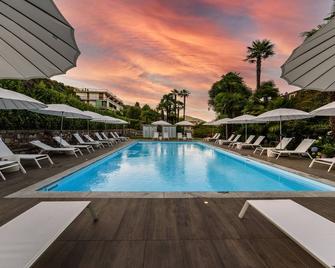 Hotel Villa Paradiso - Meina - Bazén