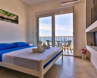 Marbok Apartments With Seaview - Utjeha Bušat - Habitación