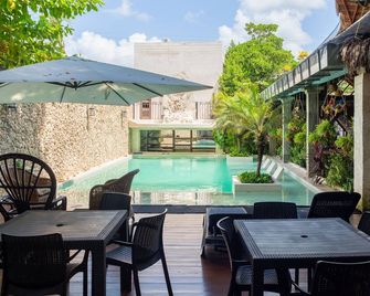 hotel y hostal nojoch che - Coba - Piscina