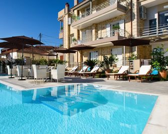 Angelo Del'Arte Estate - Kanali - Piscina