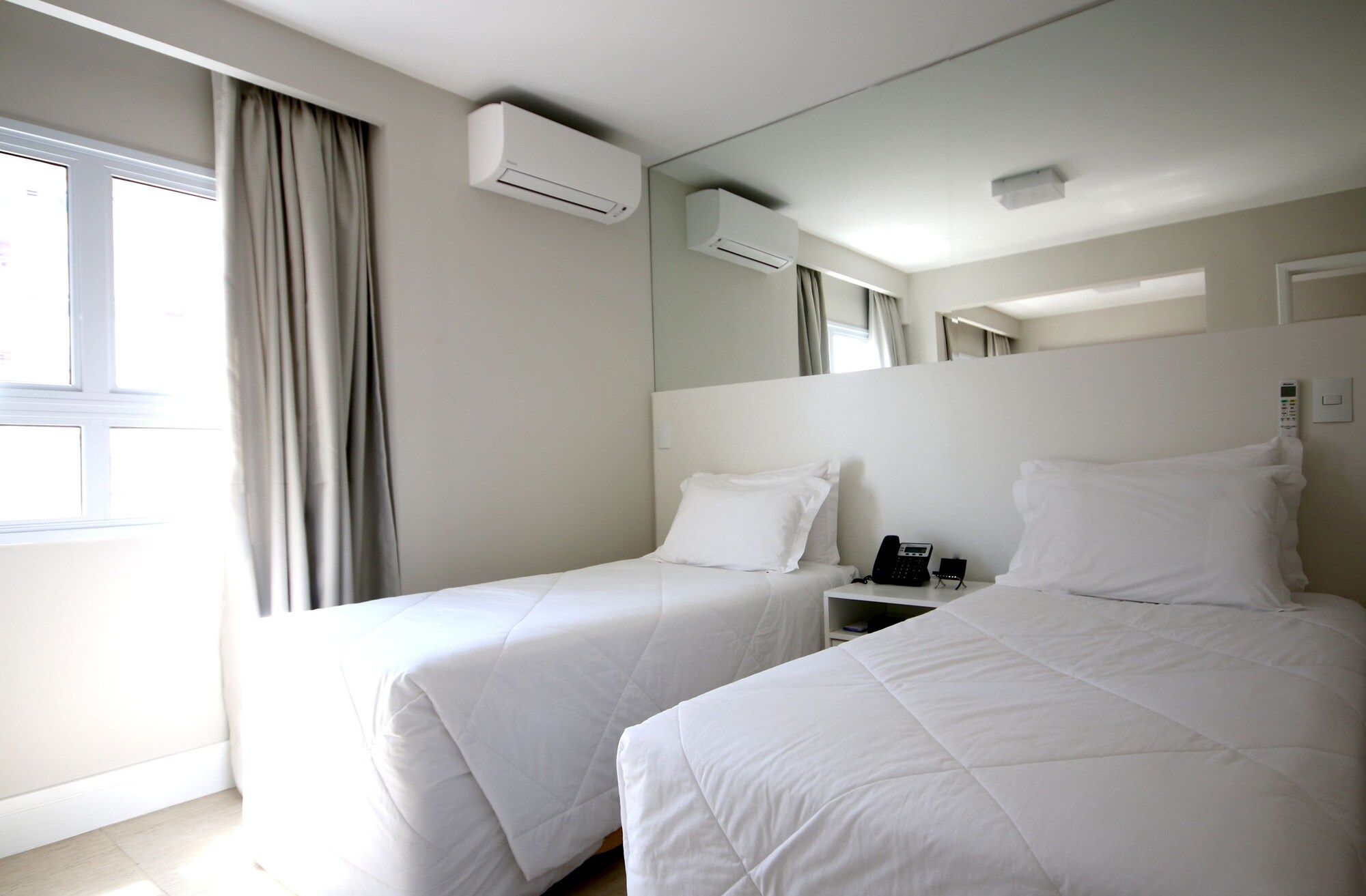 Ez Aclimação Hotel