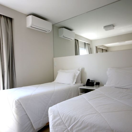 Ez Aclimação Hotel image 1