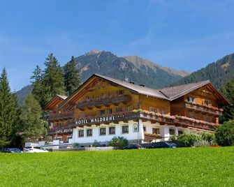 Hotel Waldruhe - San Martino in Casies - Building