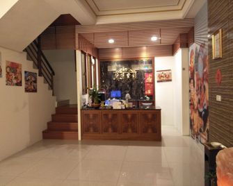 Lambo Stay Inn - Toucheng Township - Front desk