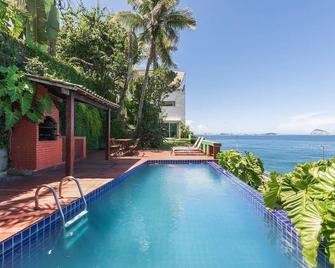 Oceanfront 4 BR Villa in the Heart of Rio's Safest Neighborhood - Rio de Janeiro - Pool