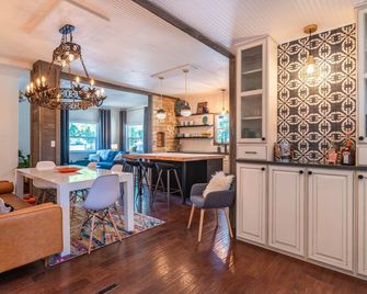 Charming cottage located in historic downtown Louisville. - Louisville - Restaurant