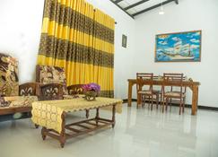 senu villa - Galle - Living room