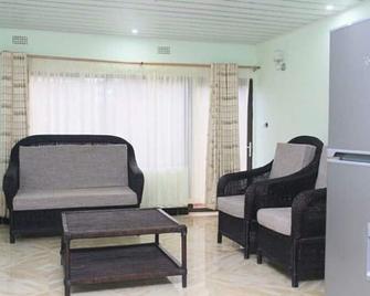 Kutwingi lodge - Kafue - Sala de estar