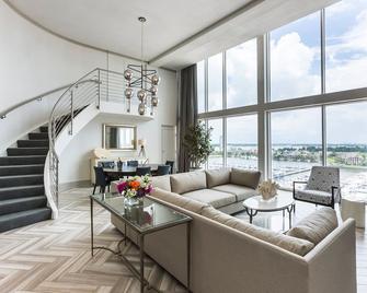 South Shore Harbour Resort and Conference Center - League City - Living room