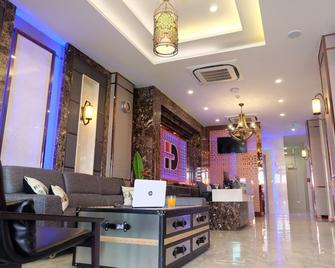 Hotel Dsure Patong - Patong - Lobby