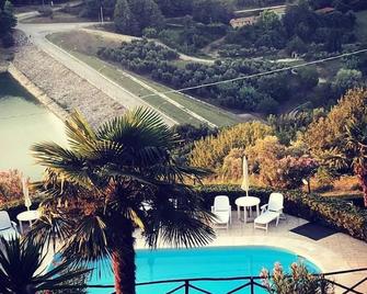 Chiaraluce Country House - Massignano - Pool