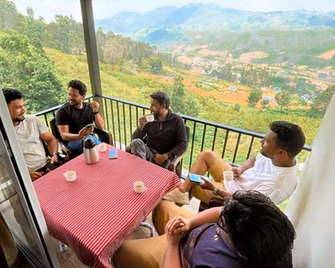 Bison Valley Resort Ooty - 烏蒂 - 陽台