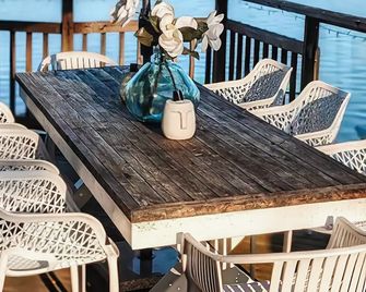 Charming waterfront cottage. Lake Couchiching Casino Rama/ski resorts. - Orillia - Patio