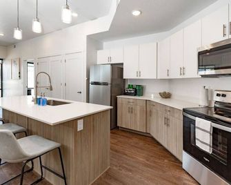Apartment 2103 · Luxury style 2 bed 2 bath apartment - North Salt Lake - Kitchen