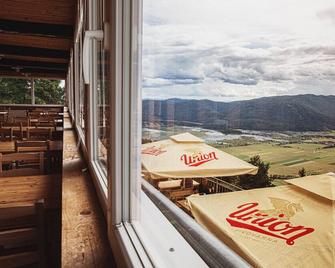 Lodge On Mount Slivnica With View On Cerknica Intermittent Lake. - Cerknica - Balcón