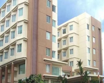 Manado Quality Hotel - Manado - Building
