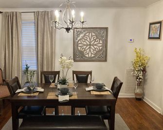 Only the best for you! Murphy ‘s Manor! - Norfolk - Dining room